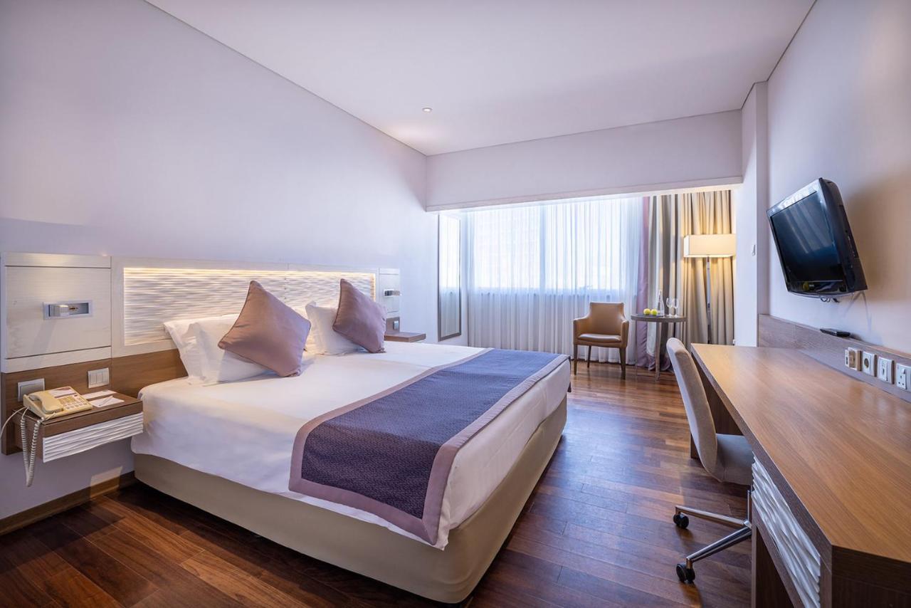 Crowne Plaza Limassol By Ihg Hotel Exterior foto